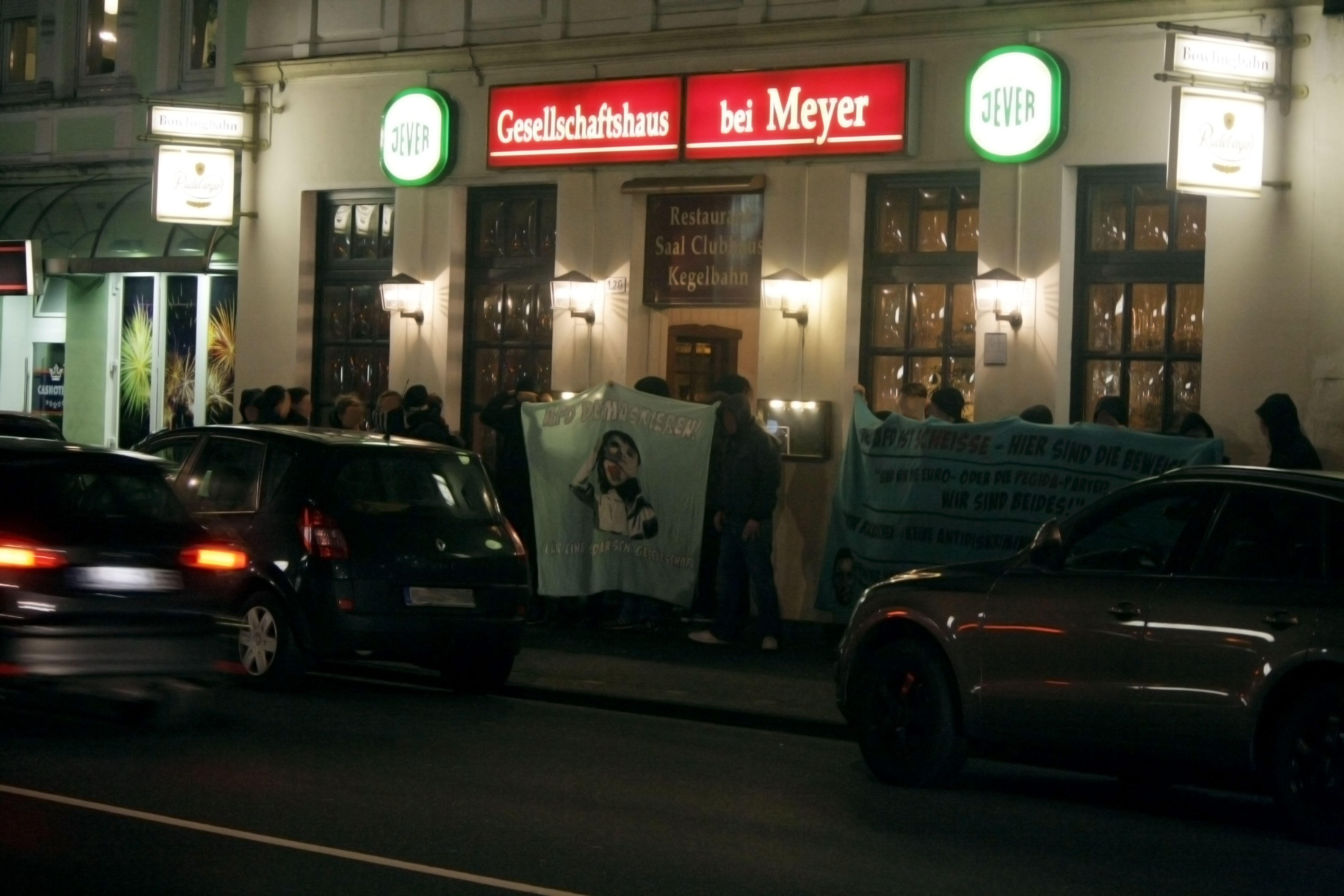 Protest beim Gesellschaftshaus bei Meyer gegen die AfD